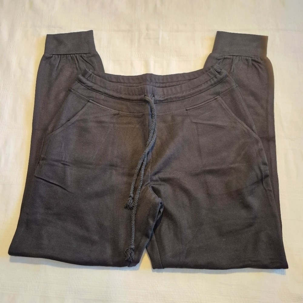Black women's size 10 black athletic pants, no brand, feel better quality, NWOT